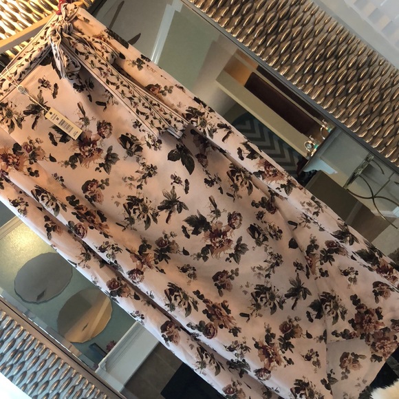🌟NEW🌟 Max Studios floral wrap skirt - Picture 4 of 6